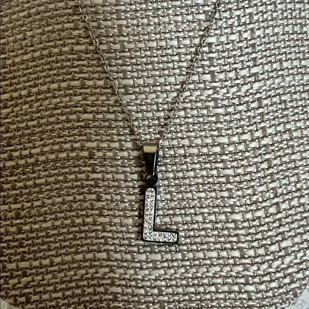 NWT Stainless Steel Elegant Silver Tone Dainty Necklace initial L Pendant
